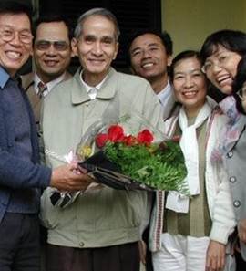 http://www.ykhoahue.com/albumyk/thay_bach_va_bo_mon_nhi_2.jpg