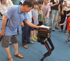 Robot Trung Quốc gắn logo ĐH Bách khoa Hà Nội: 'Chỉ đơn giản ...