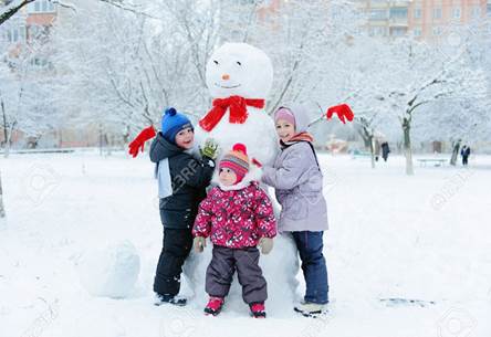 http://previews.123rf.com/images/petro/petro1309/petro130900023/22022819-Happy-beautiful-children-building-snowman-in-garden-Stock-Photo.jpg
